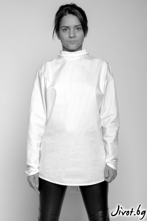 Бяла риза с малка яка и отворен гръб / EXPERIMENT