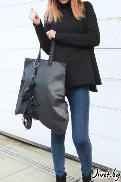 Асиметрична черна чанта от етествена кожа с метални капси / FABRA MODA STUDIO