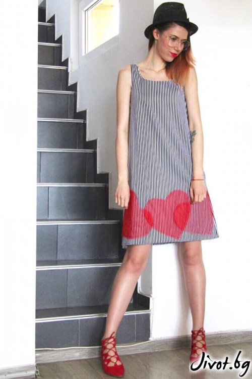 Раирана рокля с 3D сърца от тюл / FABRA MODA STUDIO