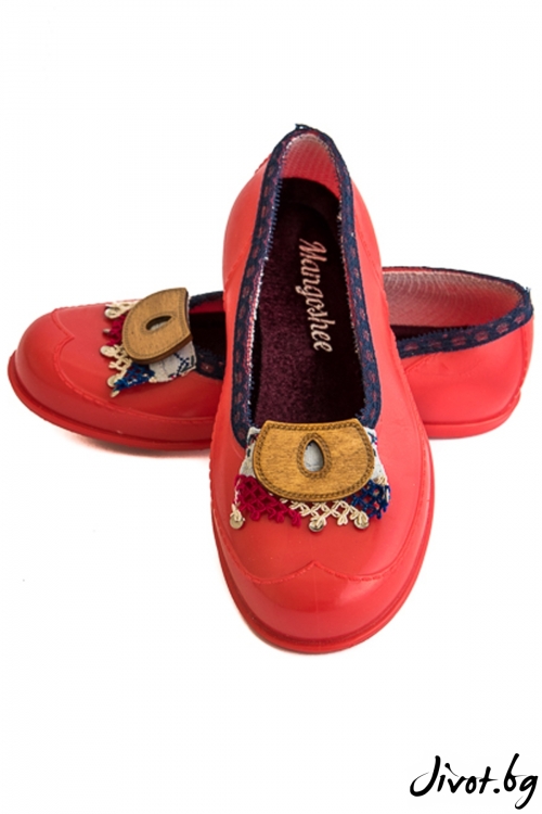 Червени обувки мангоши "Ръченица" / KIPRA