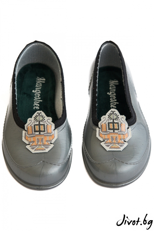 Красиви сиви обувки мангоши "Шевица" / KIPRA