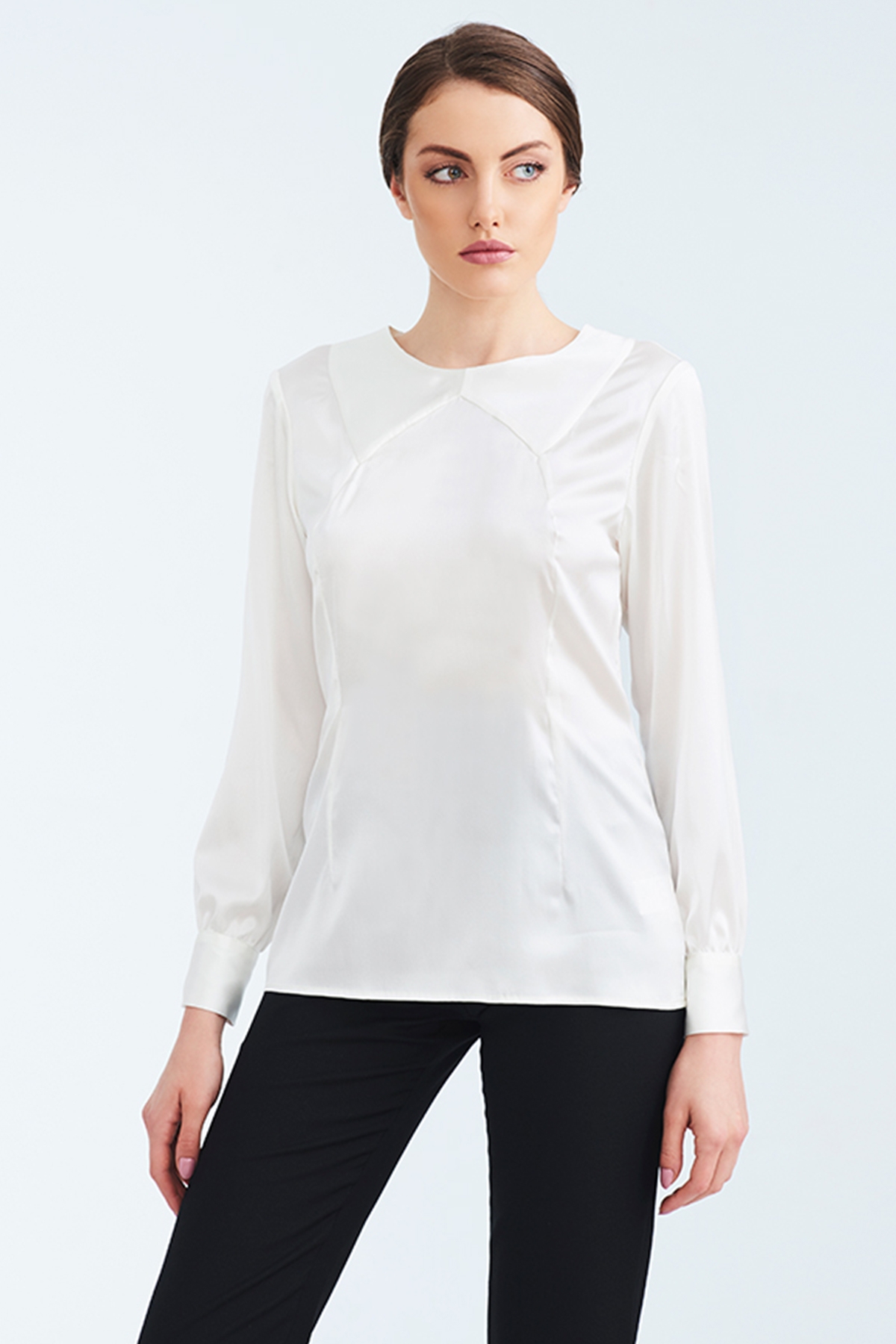 Бяла копринена риза / Lila Style House